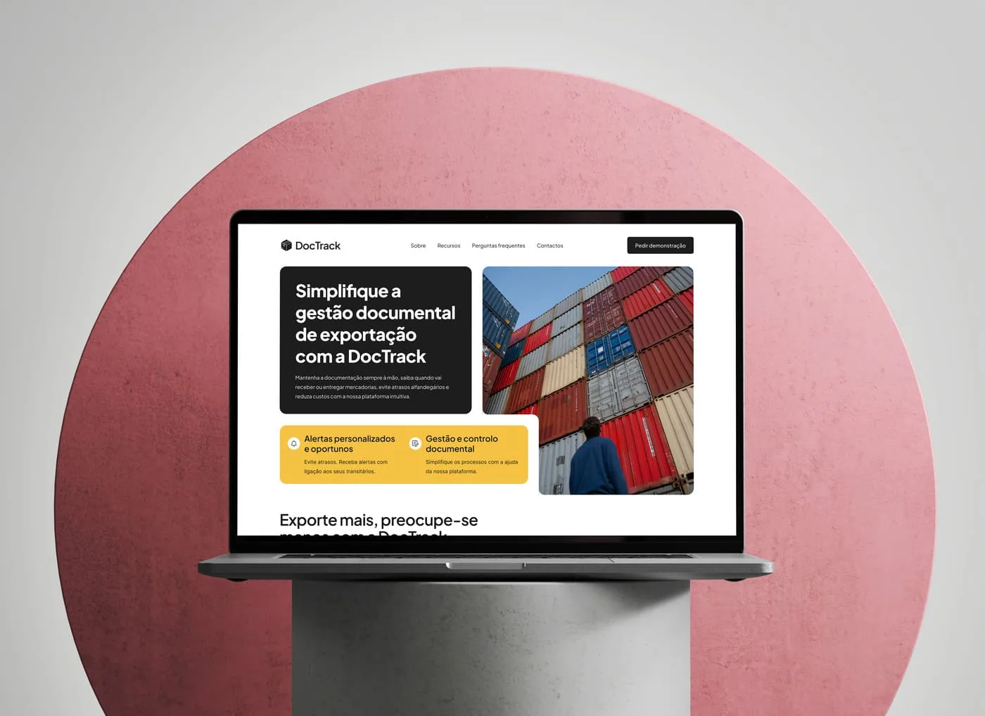 Landing page da Doctrack apresentada num portátil
