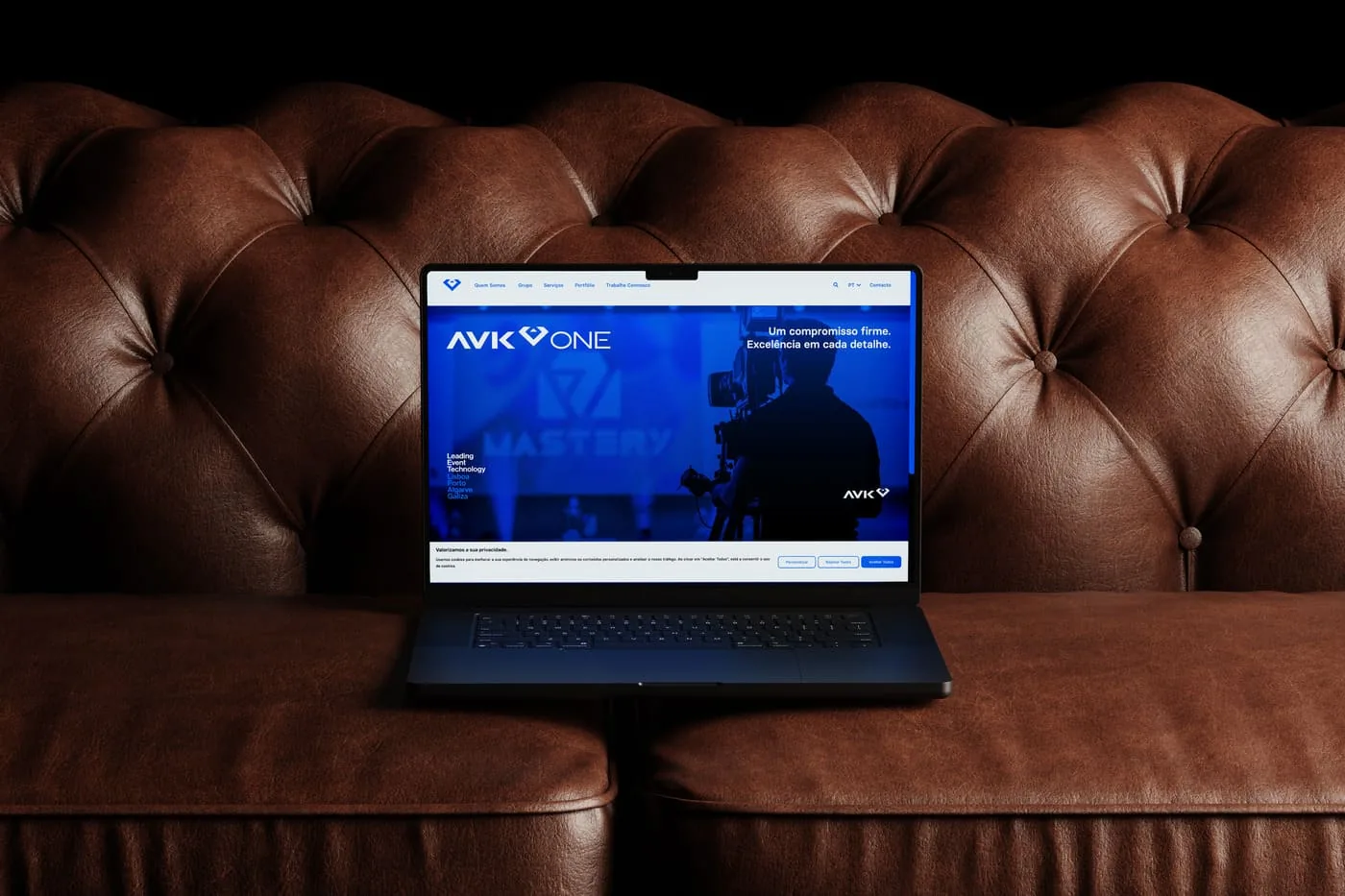 Página inicial do website institucional da AVK-ONE