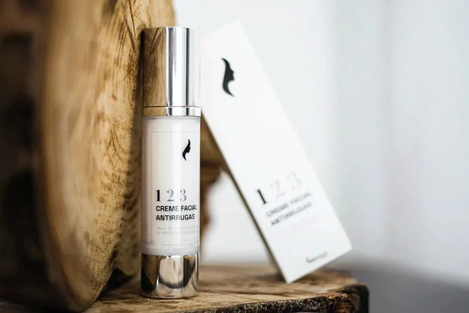 Embalagem do creme facial antirrugas da Skincare Cosmetics